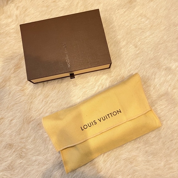 LOUIS VUITTON Monogram Wallet - Picture 3 of 14